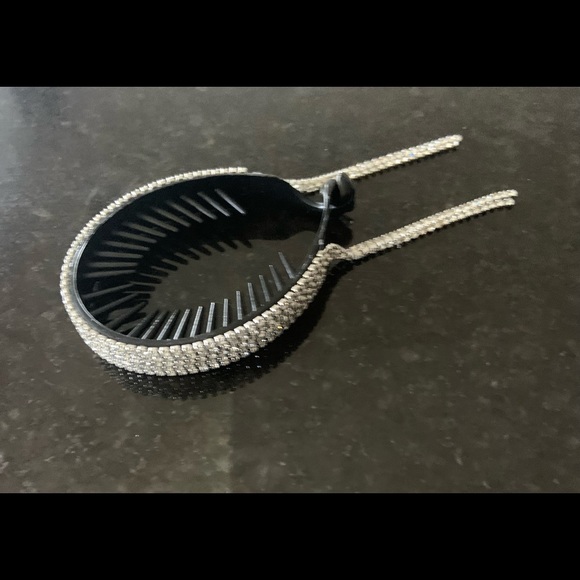 💎3/$35💎 Very Pretty Rhinestone Hair/Bun Clip for Daily Wear or Events - Picture 6 of 9